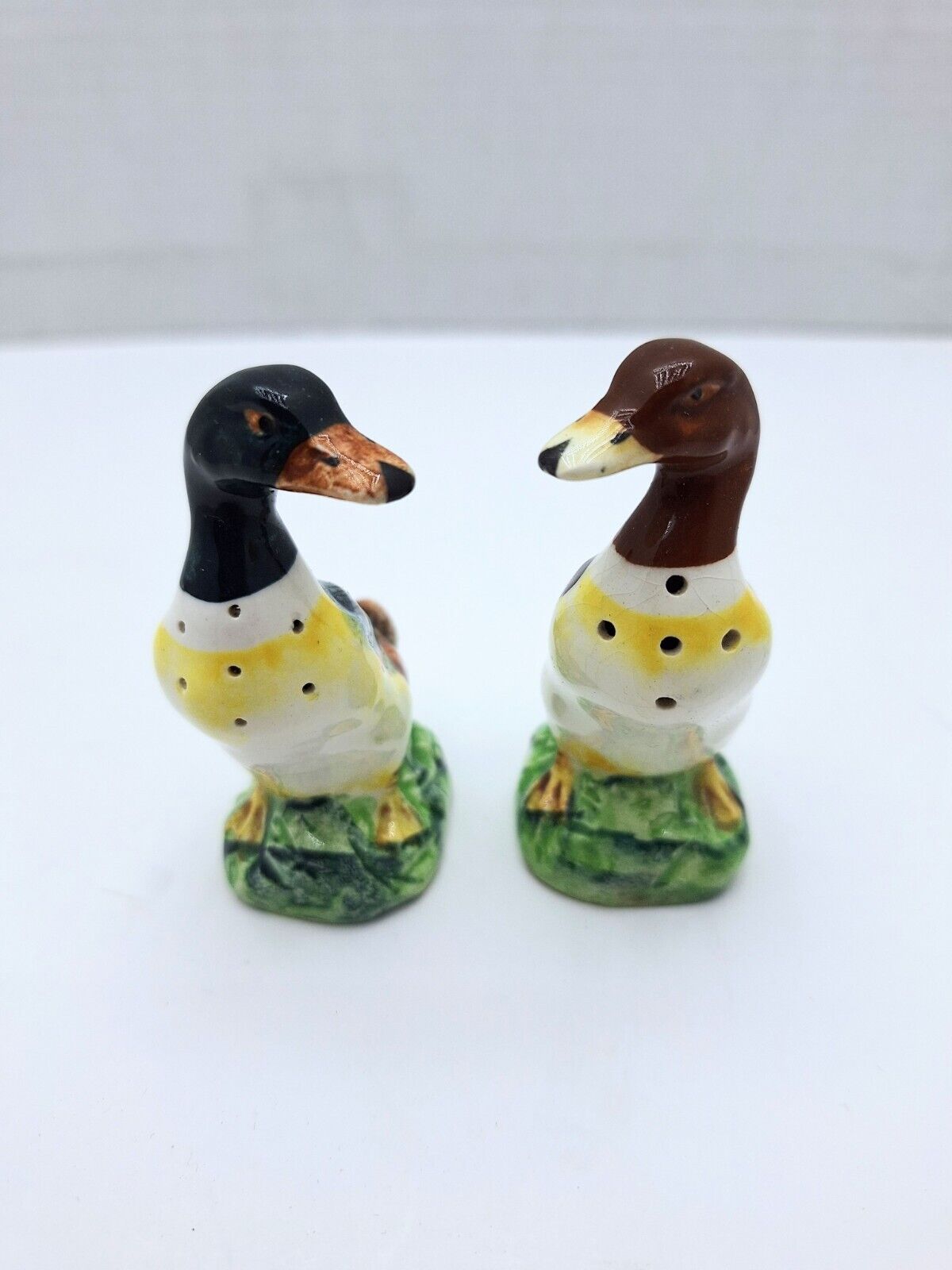 Vintage Hand Painted 4 Inch Duck Salt & Pepper Shakers Made In Japan 