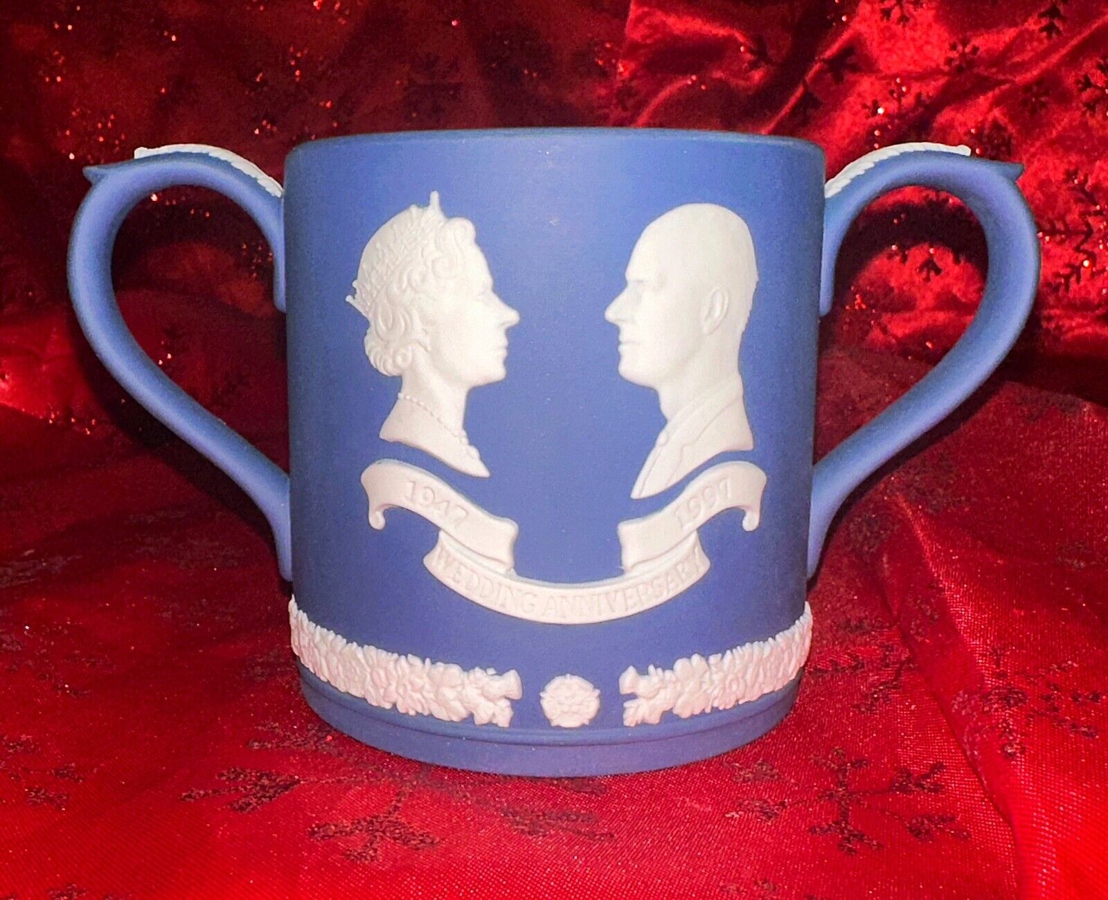 Queen Elizabeth Wedgwood 40th Wedding Anniversary Loving Cup