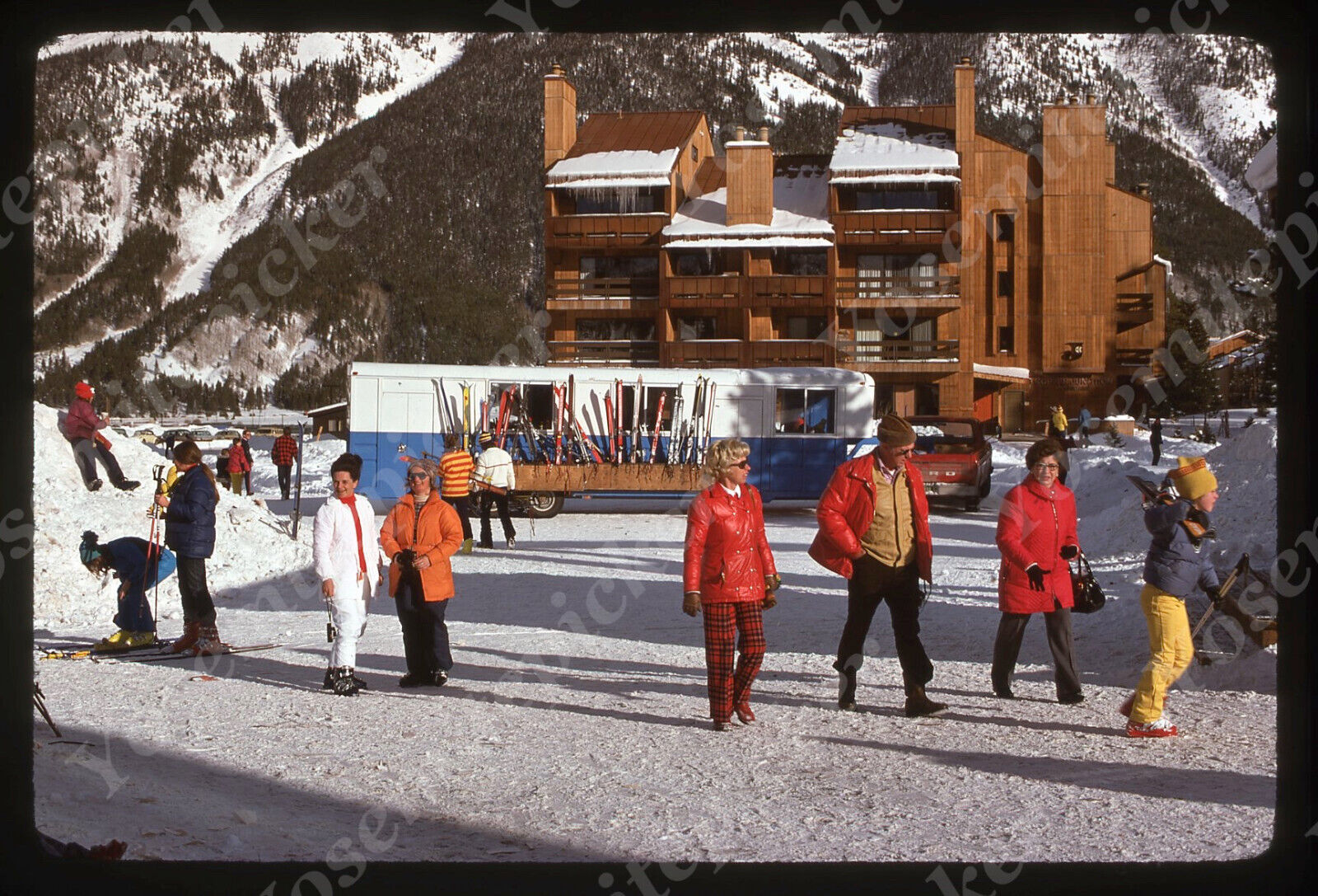sl65  Original slide  1970\'s Colorado ski resort trip 545a