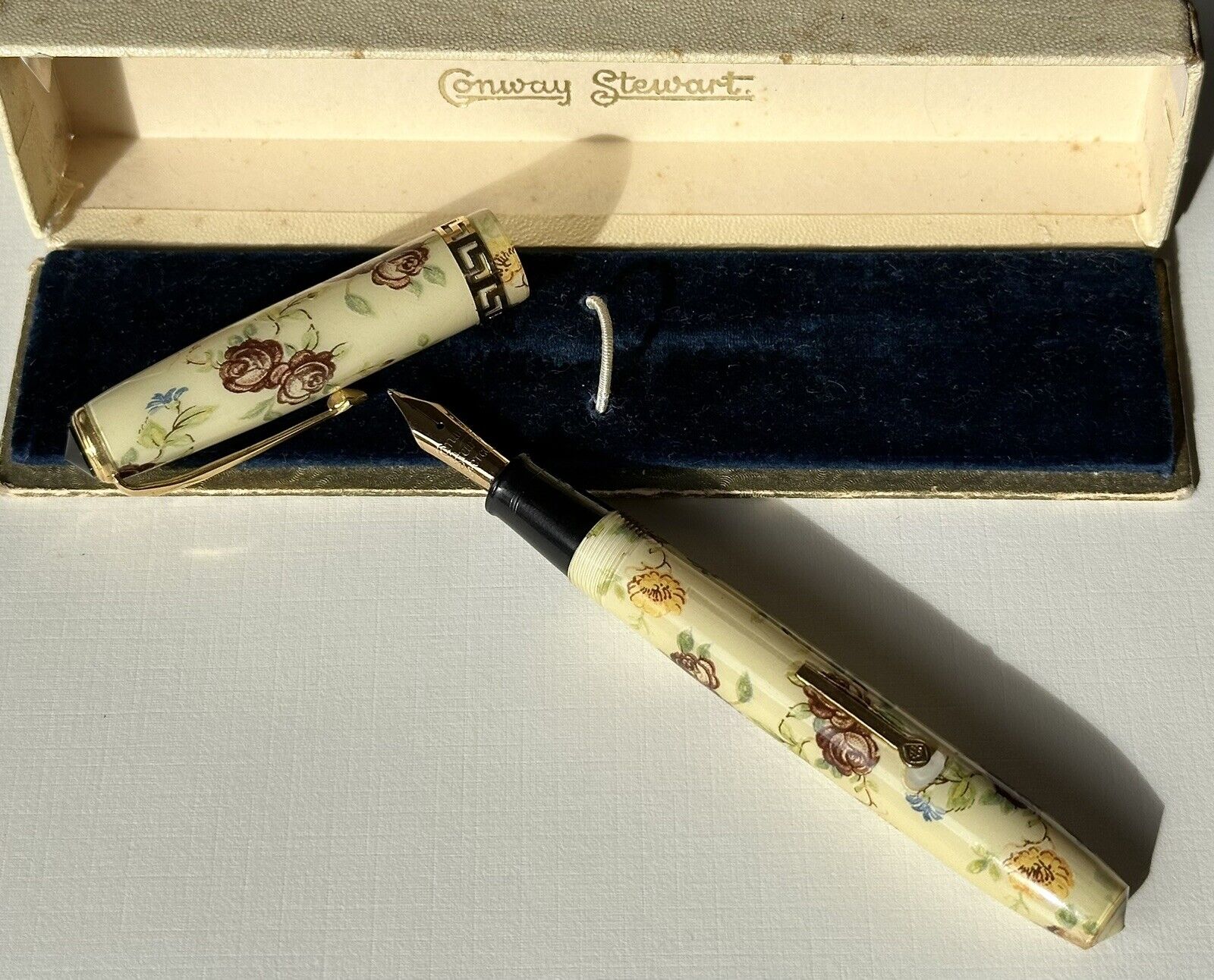 Vintage Conway Stewart No 22 Rare Floral Fountain Pen in Excellent Condition