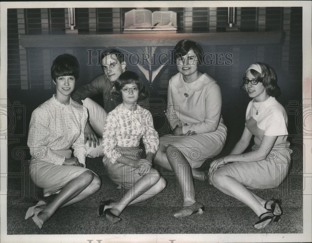 1967 Press Photo Middleburg Heights Community Church Members - neo15391