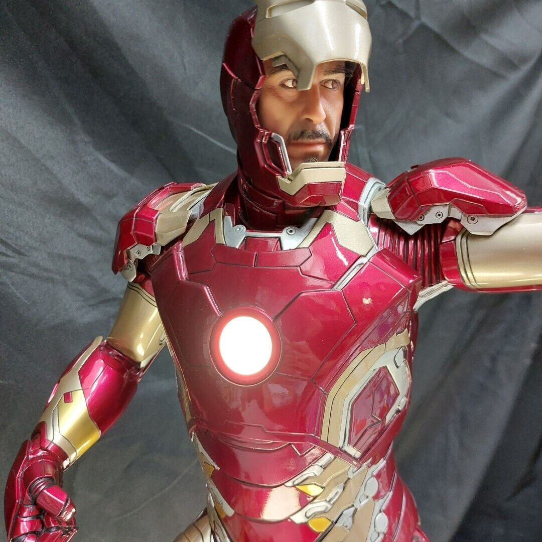 Cinemaquette Iron Man Mark 43 1/3 Statue Light Up w/COA Signed Robert Downey Jr