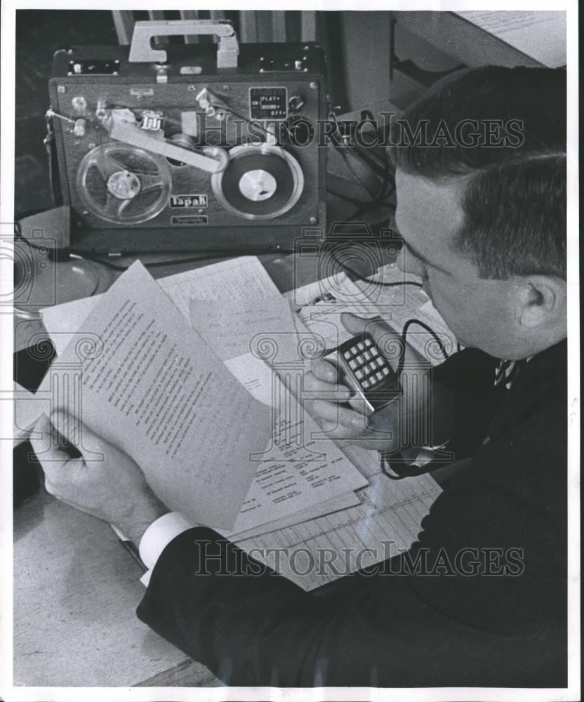 1954 Press Photo Edmund Fitzgerald Making A Statement At A Radio Station