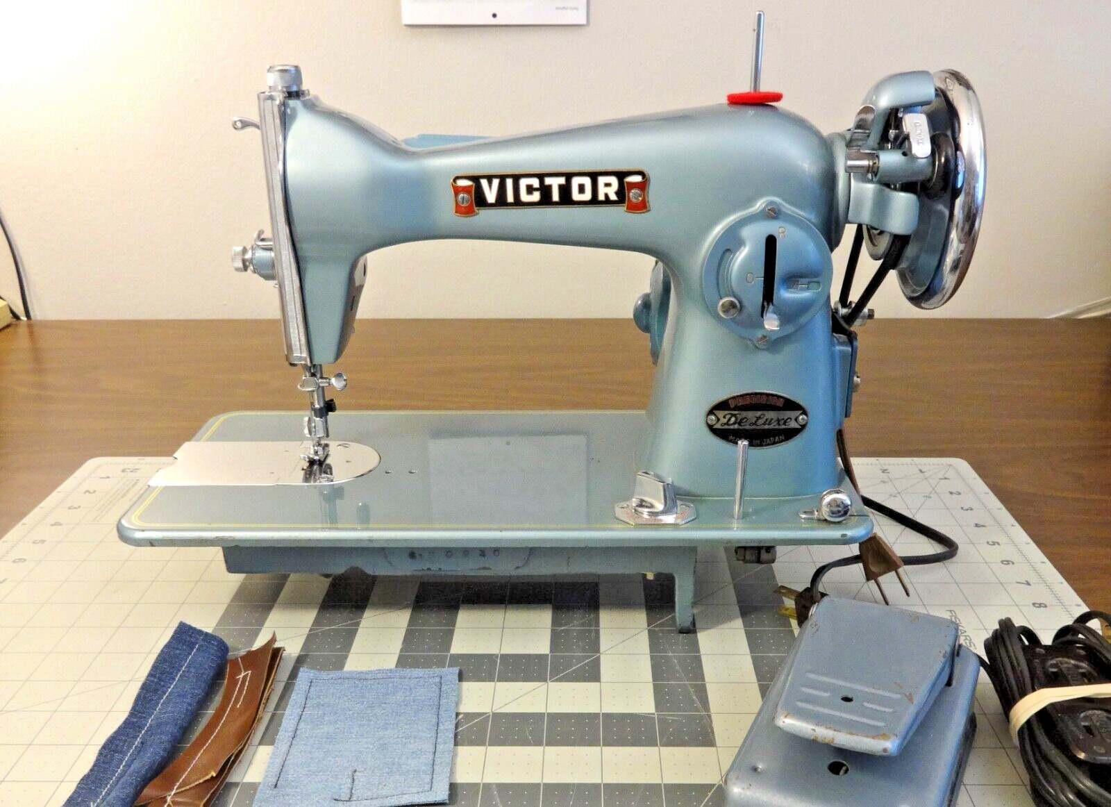 Beautiful MCM VICTOR Sewing Machine - Leather  Denim - SERVICED - JAPAN 15 Clone