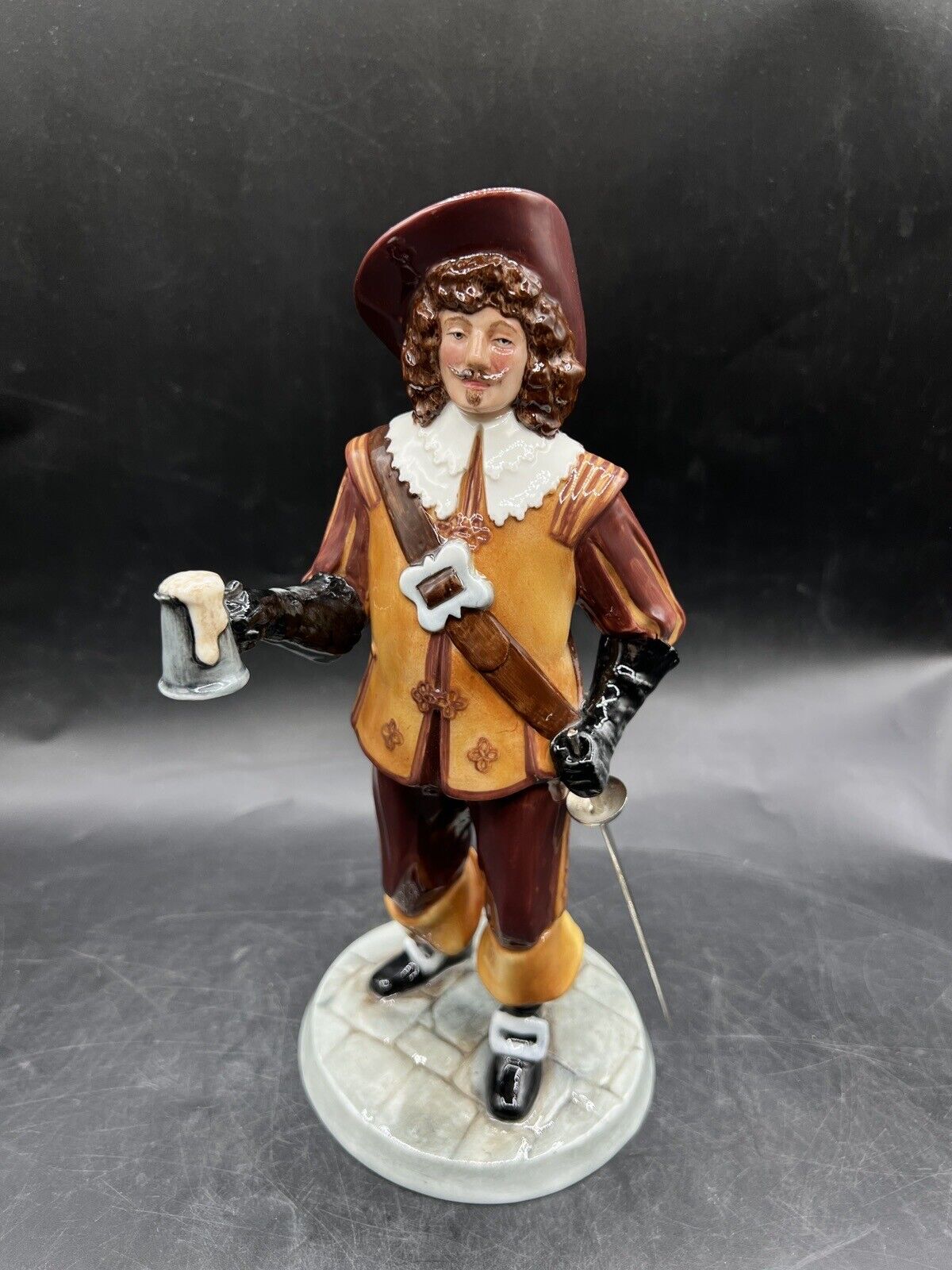 Royal Doulton Classics Porthos Lawrence Three Musketeers HN. 4416 Limited 91/950