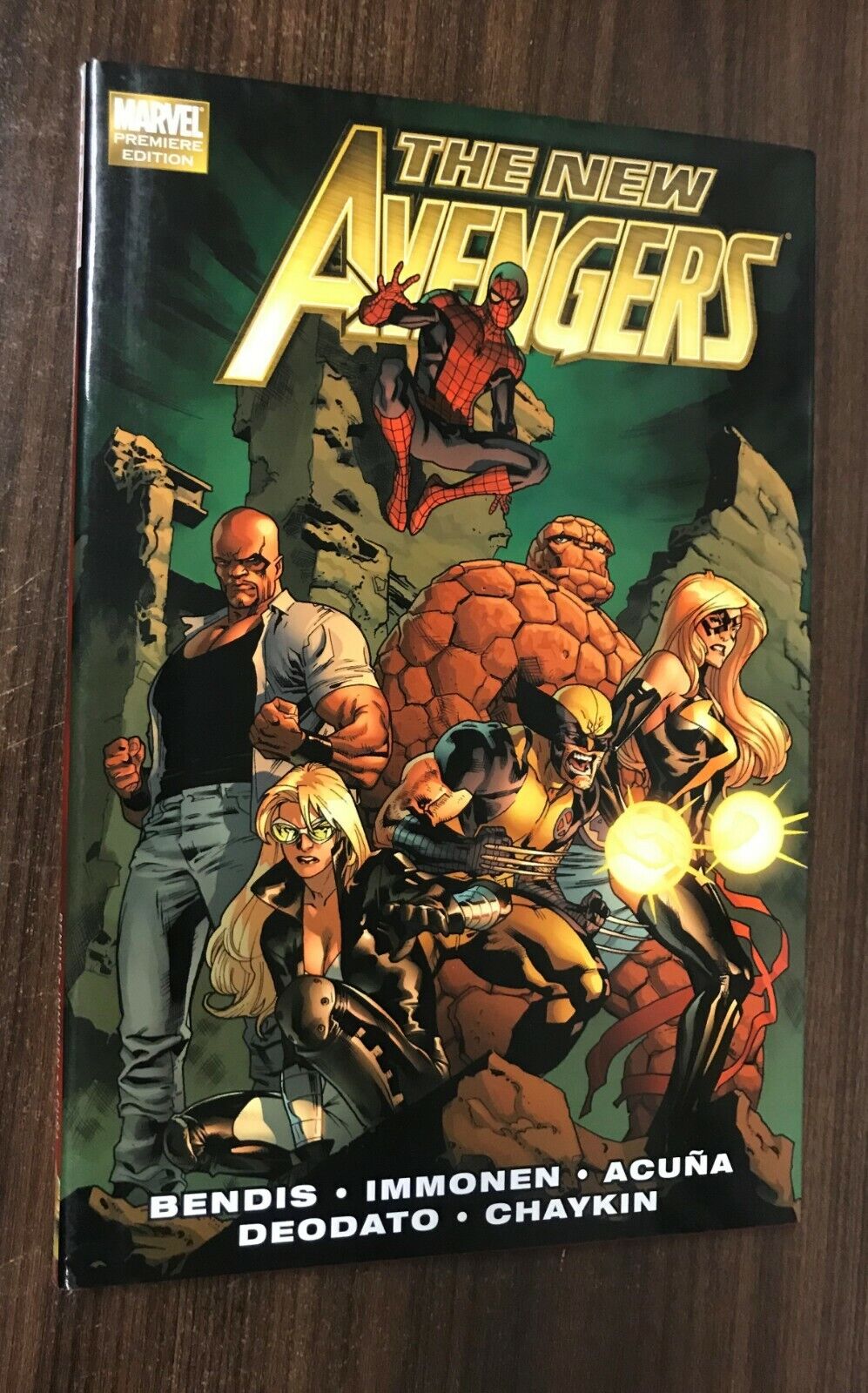 NEW AVENGERS Volume 2 Premiere Hardcover (Marvel) -- Bendis / Immonen -- OOP HC 