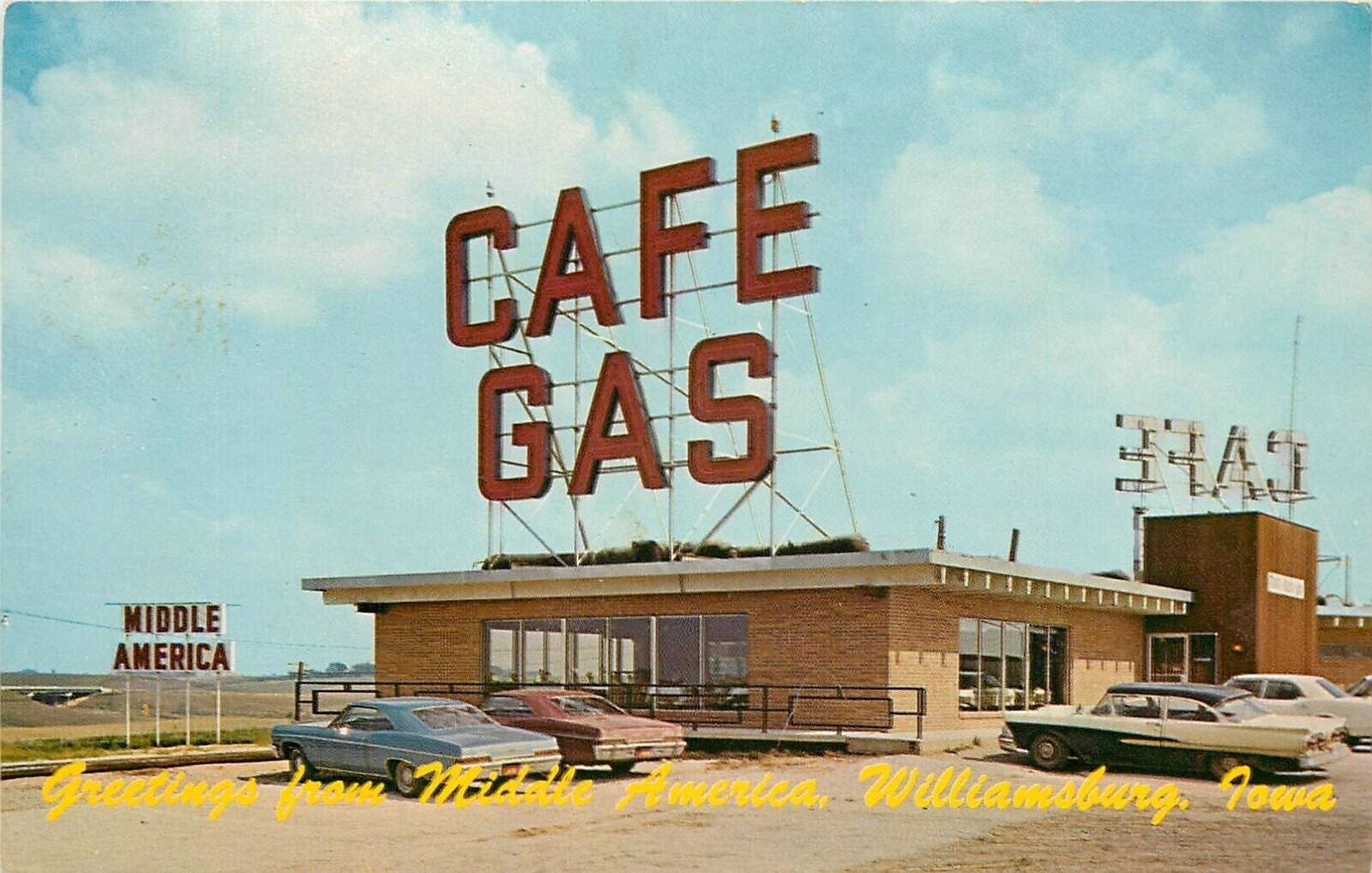 Postcard 1960s  Iowa Williamsburg Middle America Cafe Gas autos IA24-3427