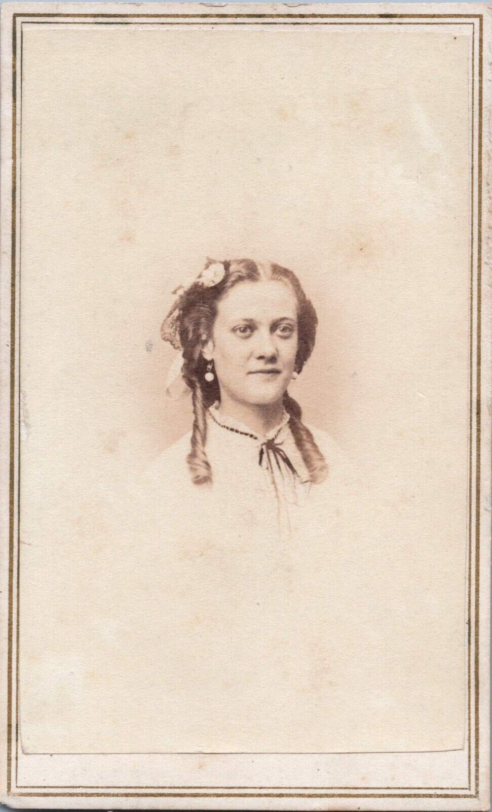 Antique CDV Photo Upbeat Pleasant Woman Vignette 1880s Carte de visite