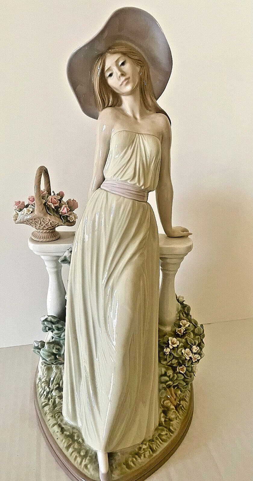 Lladro Figurine Collectible Vintage Time for Reflection Handmade 1985 Signed