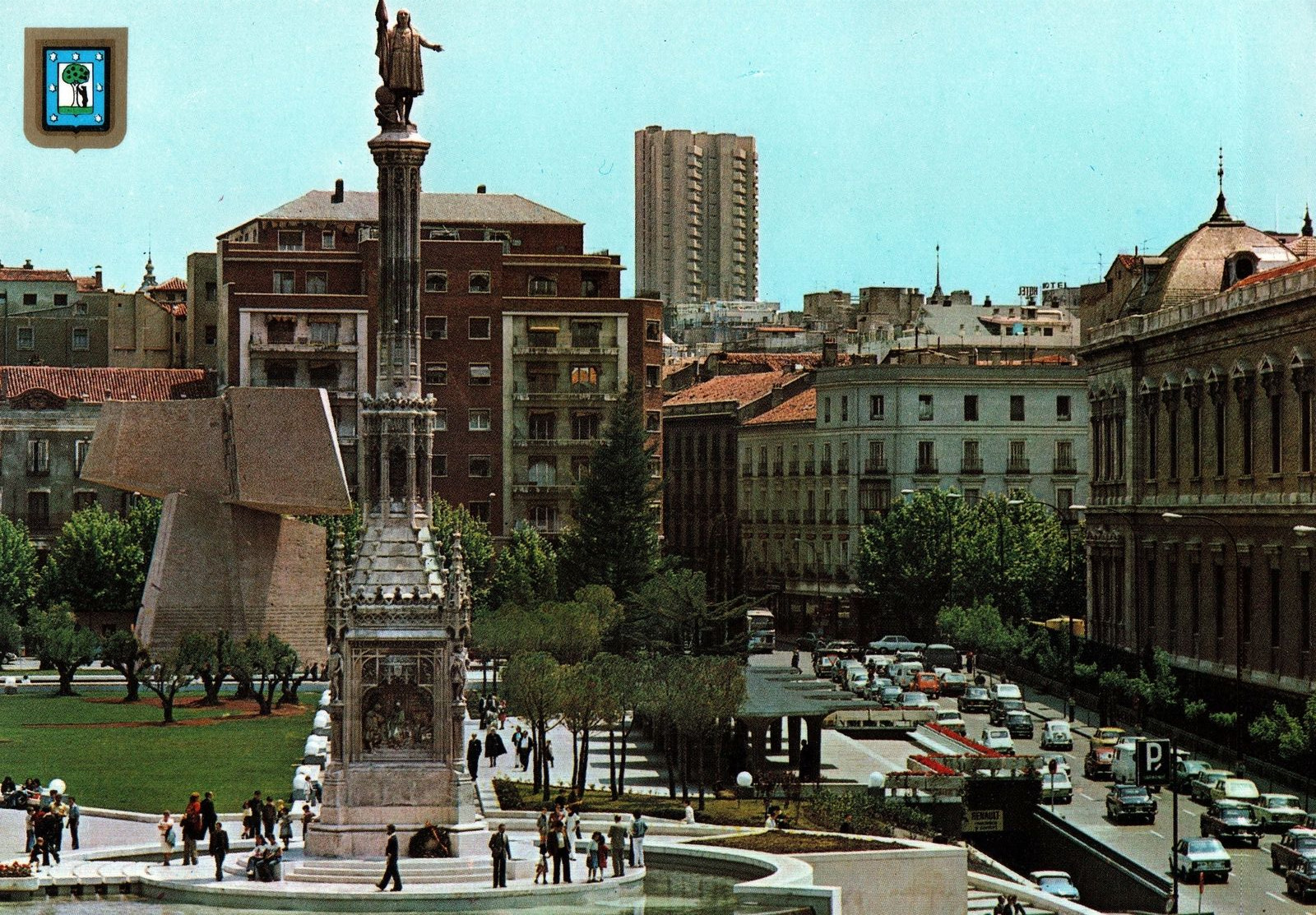 VINTAGE POSTCARD MEMORIAL TO COLON AT MADRID SPAIN 1970\'s CONTINENTAL SIZE