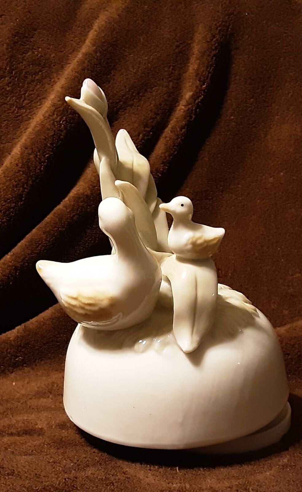 Vintage Pastel Music Box Momma Duck & Babies playing in flowers