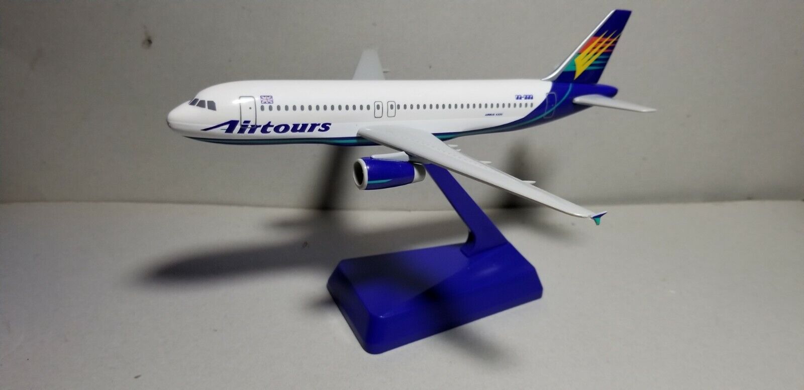 FLIGHT MINATURE MODELS AIRTOURS A320 1:200 SCALE MODEL
