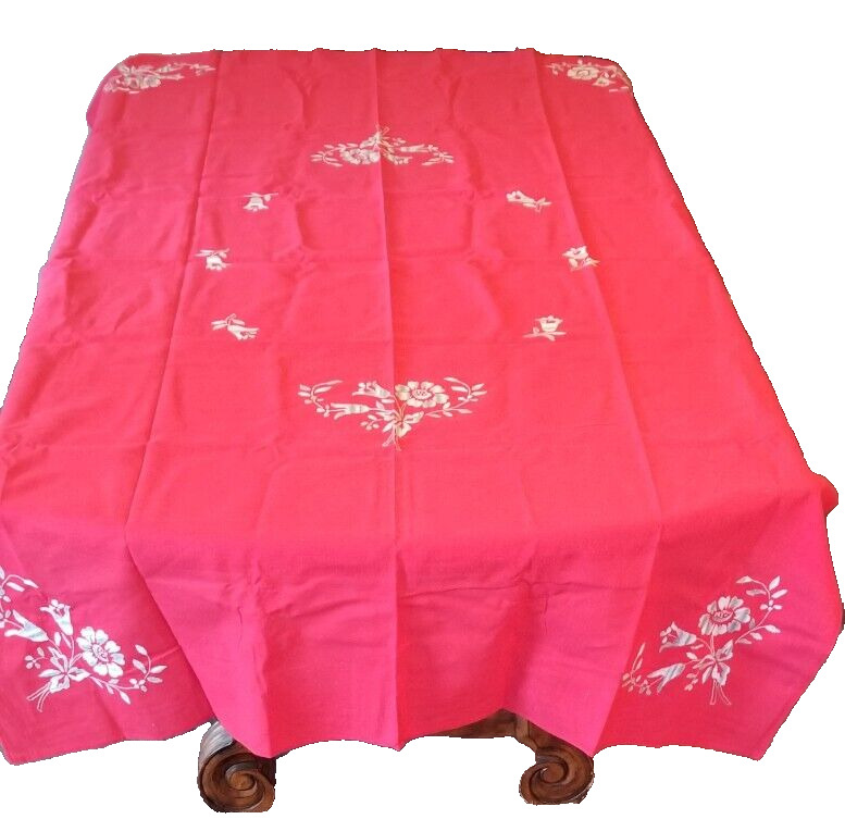 Vintage Large Red Floral Embroidered Tablecloth & 11 Napkins 89\