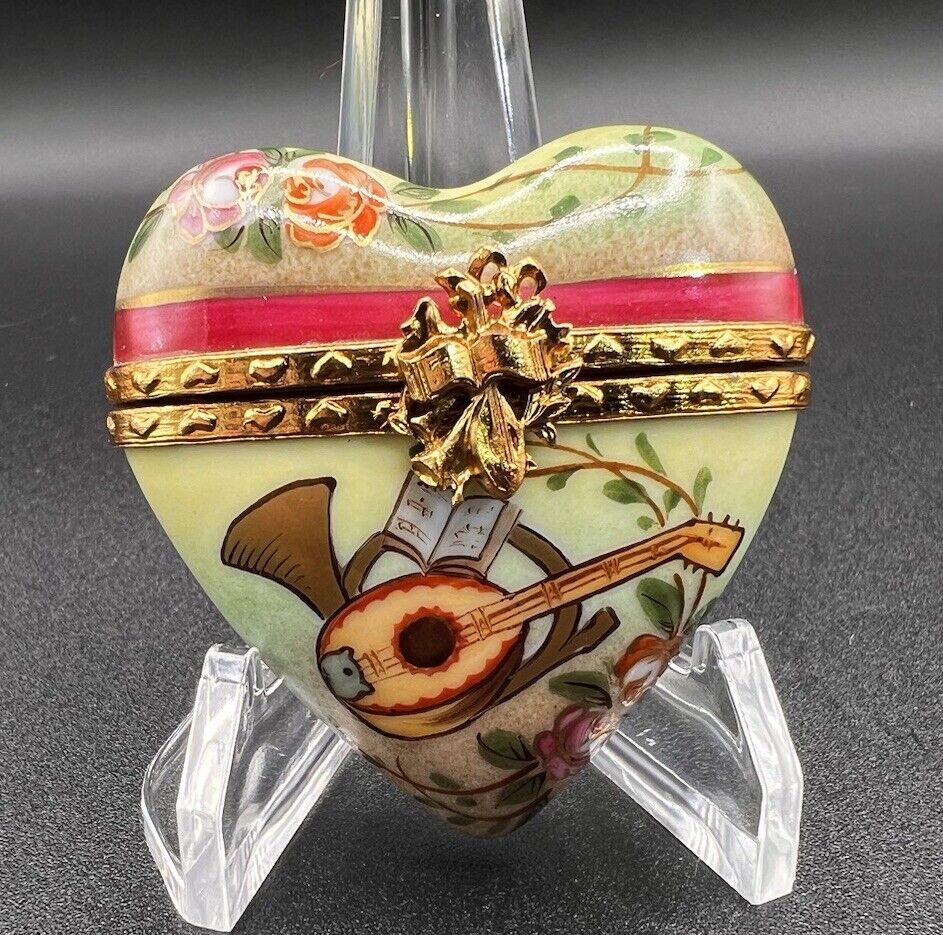 Limoges France “Music Floral” Mini Heart Peint Main Porcelain Trinket Ring Box