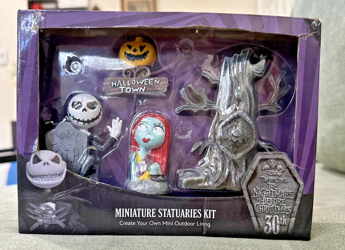 Disney Tim Burtons The Nightmare Before Christmas Miniature Statuaries Kit