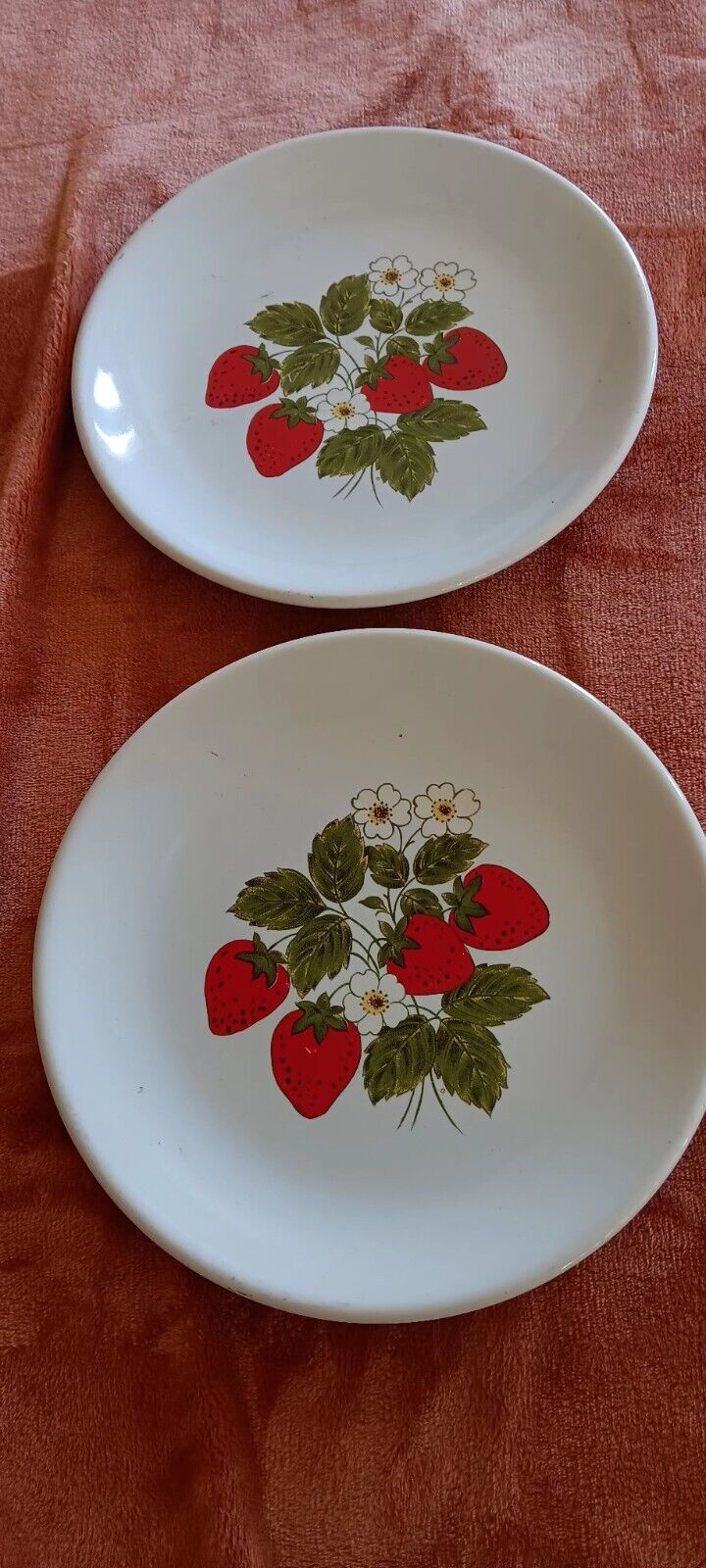 2 McCoy Vintage Dinner Plates- Red Starwberry & Green Leaves & Yellow Flow  10\
