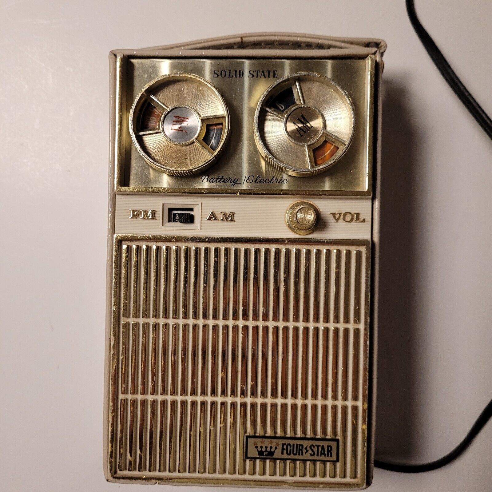 Vintage Four Star Transistor Radio AM/FM - Plug In / Battery