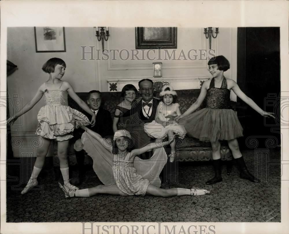 Press Photo Children perform for Governor Alfred Smith in New York - kfx42807