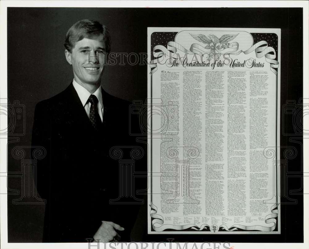 1987 Press Photo Brad Taylor showing The Constitution of the United States
