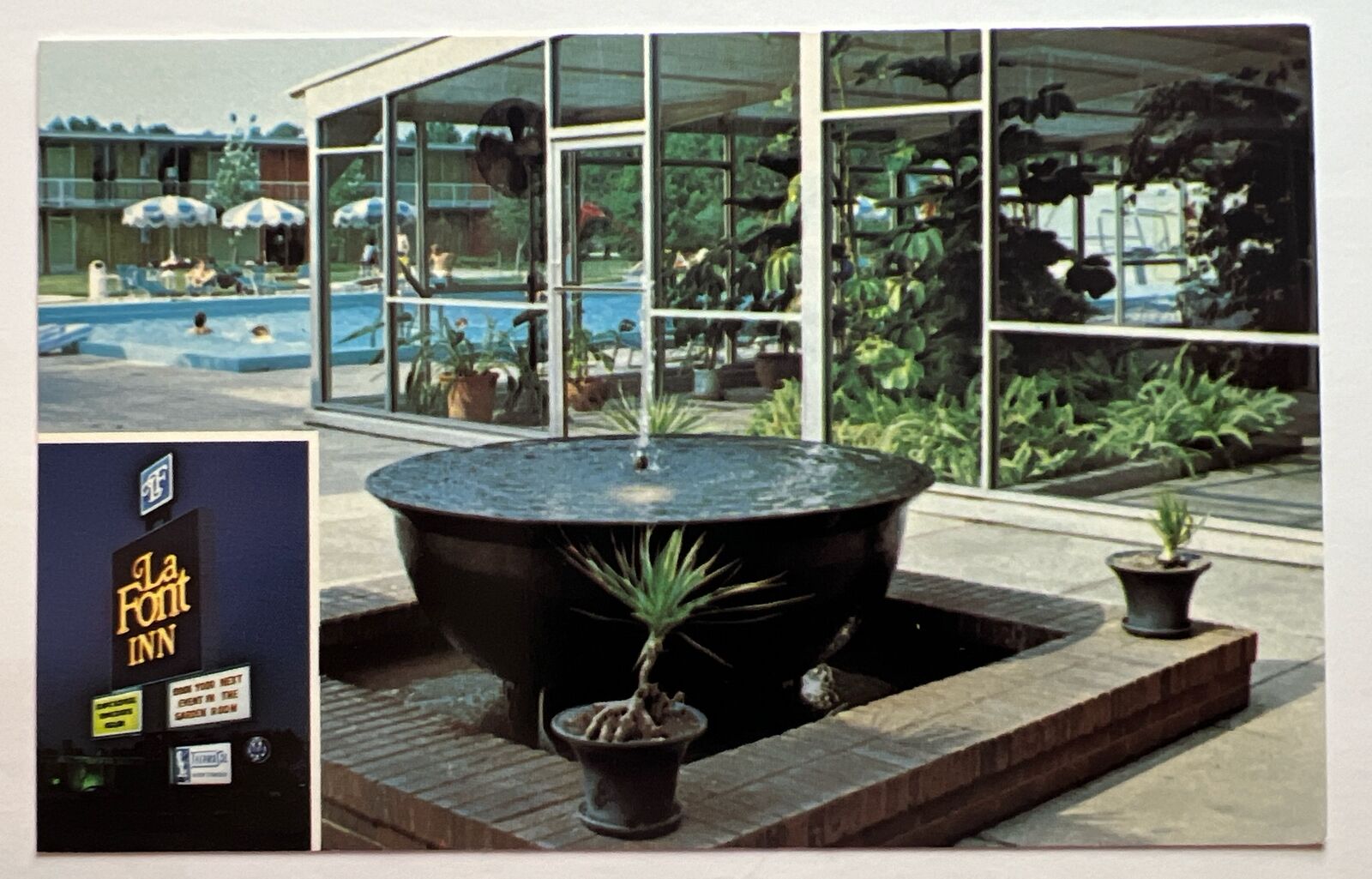 Vintage La Font Inn Pascagoula MS Postcard Courtyard Fountain Pool c)1970s