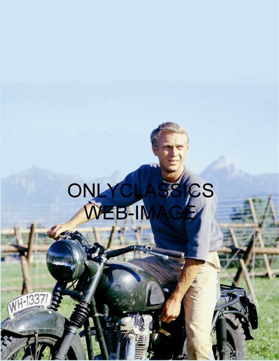 1963 COOL STEVE MCQUEEN RIDING TRIUMPH MOTORCYCLE FILMING THE GREAT ESCAPE PHOTO