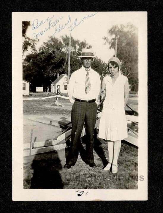 1931 COUPLE LADY DRESS HAT SHOES MAN SLACKS TIE OLD/VINTAGE PHOTO SNAPSHOT- K926