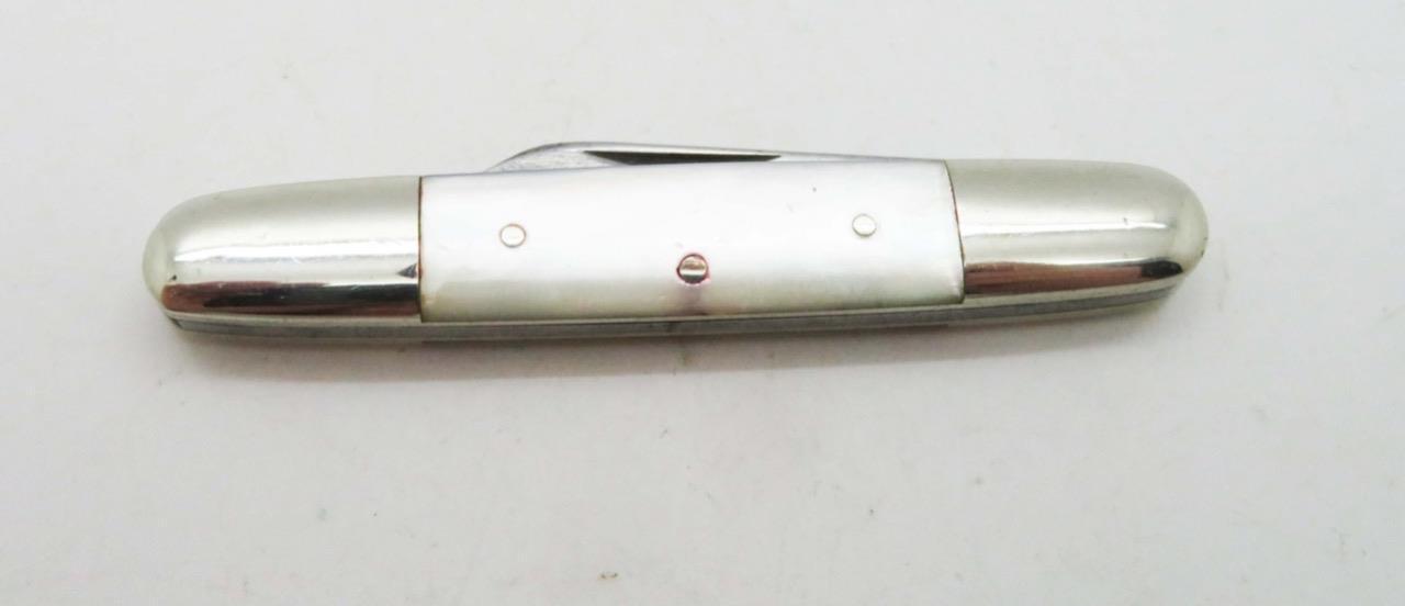 G37) VINTAGE WINCHESTER 2306 2-BLADE FOLDING KNIFE MOTHER OF PEARL