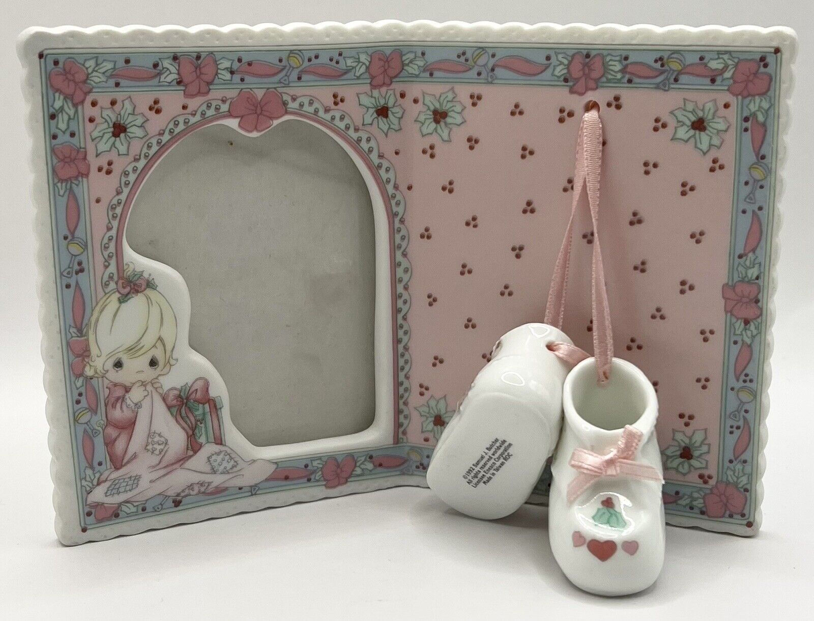 Vgt. Precious Moments Baby First Christmas Porcelain￼ Picture ￼Frame With Shoes
