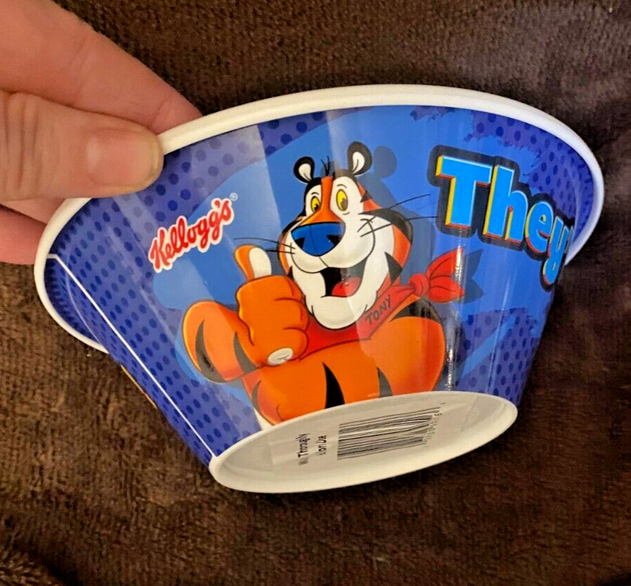 2 Tony The Tiger Kelloggs Frosted Flakes Retro Collectible Plastic Cereal Bowl 