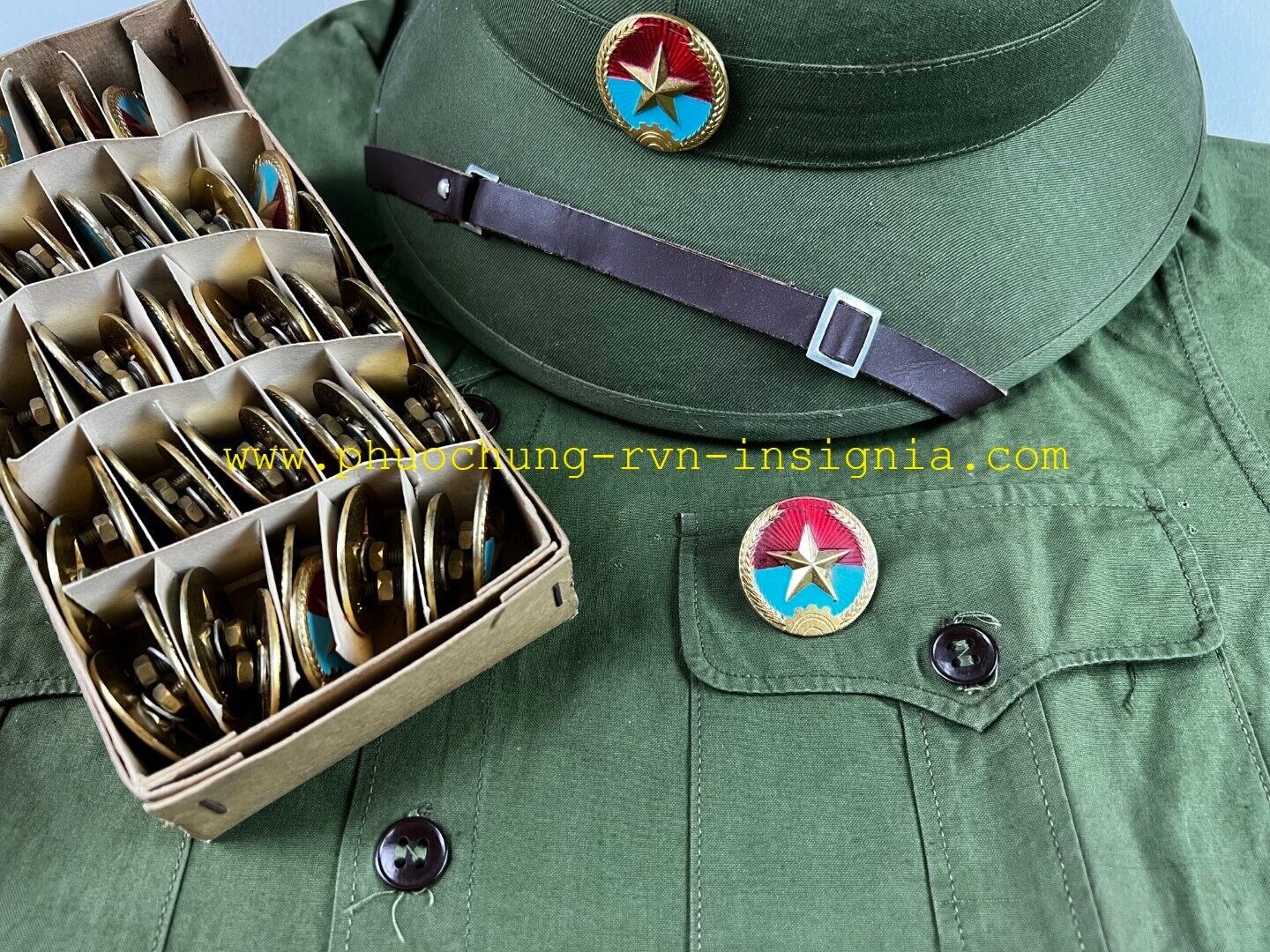 NVA VC NLF North Vietnamese Army National Liberation Front Pith Helmet Badge