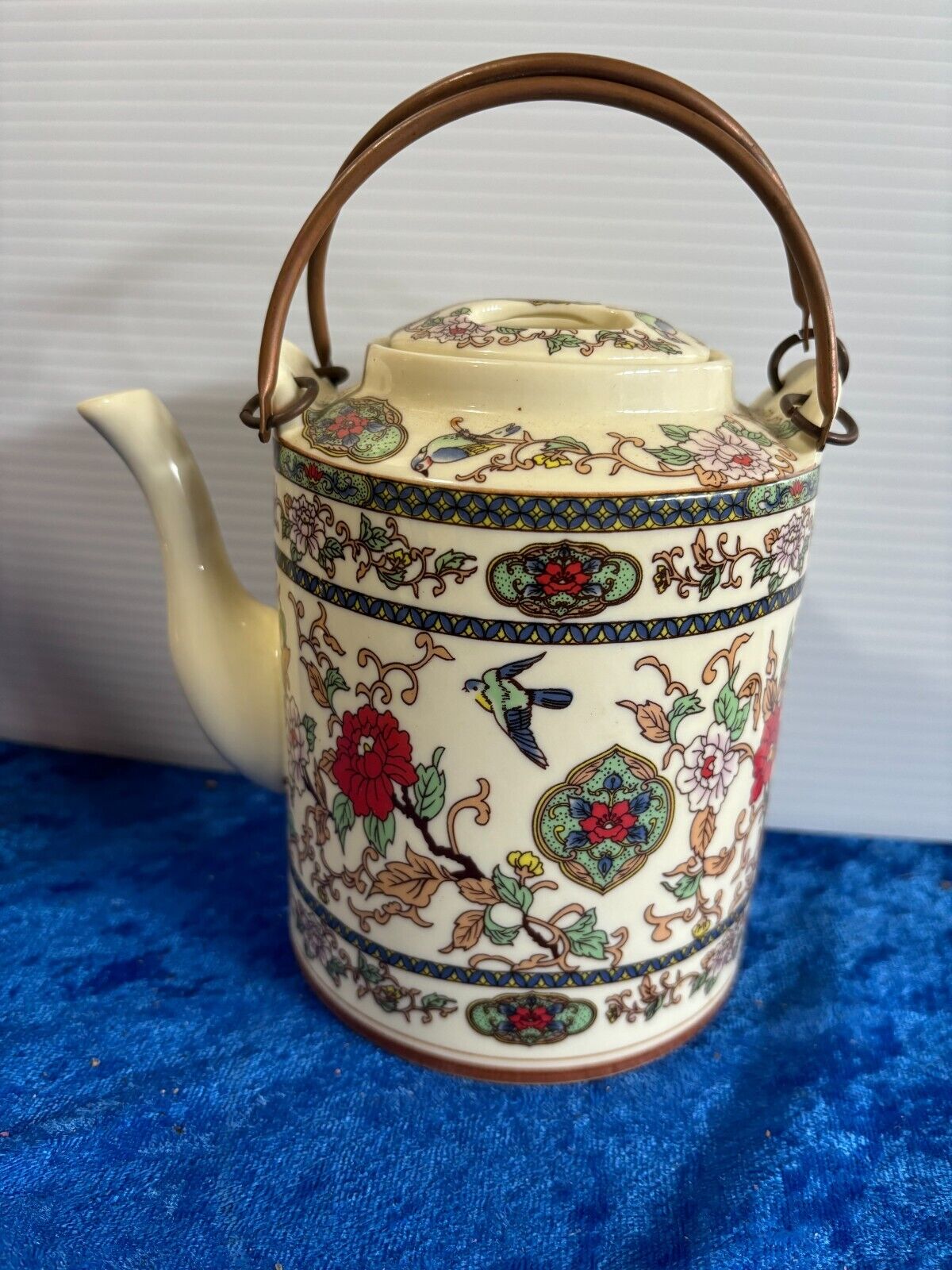 Vintage Floral Porcelain Teapot 6 x 6 x 4\