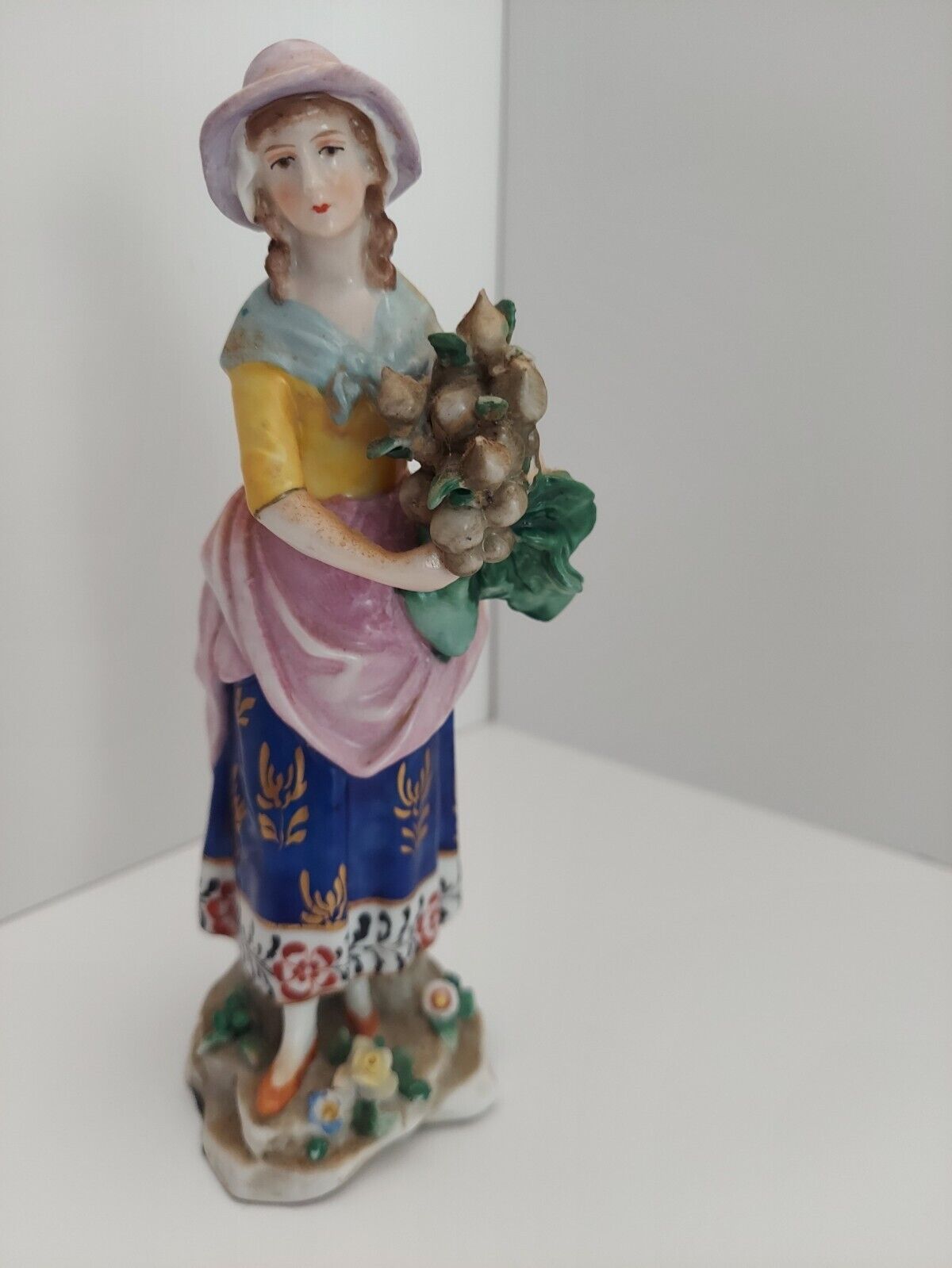 Antique 1884-1902 Sitzendorf Porcelain Figurine Woman with Flowers 6.5\