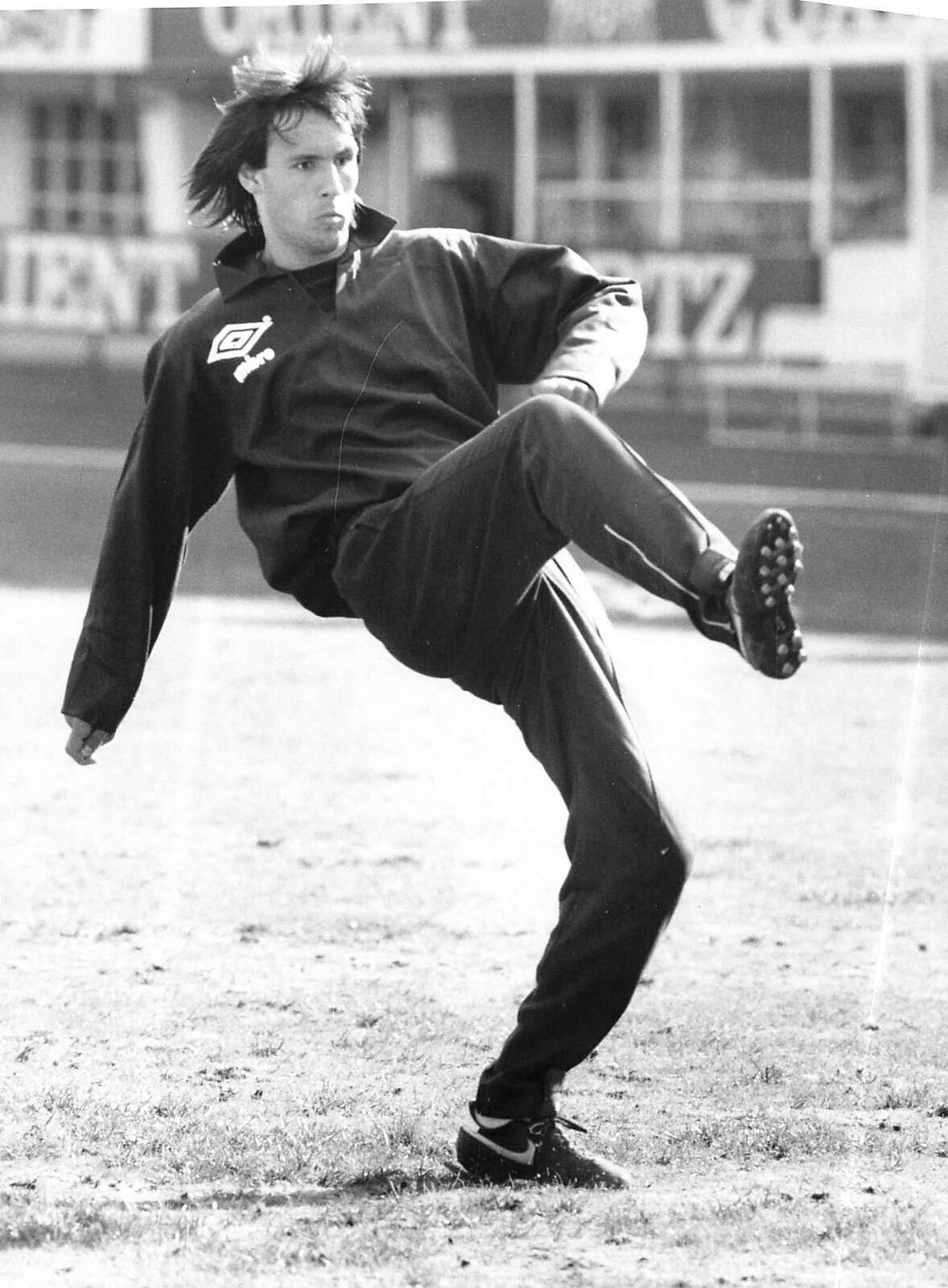 1985 Press Photo MARK HATELY AC Milan Training at Helsinki Olympic Stadium kg