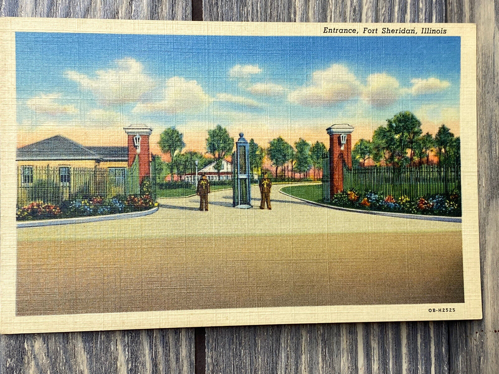 Vintage Postcard Fort Sheridan Illinois Entrance Gate Guards
