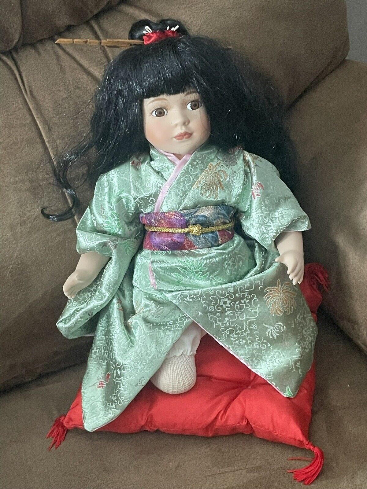 Vintage Kneeling Japanese Girl in Kimono Porcelain Doll 12\