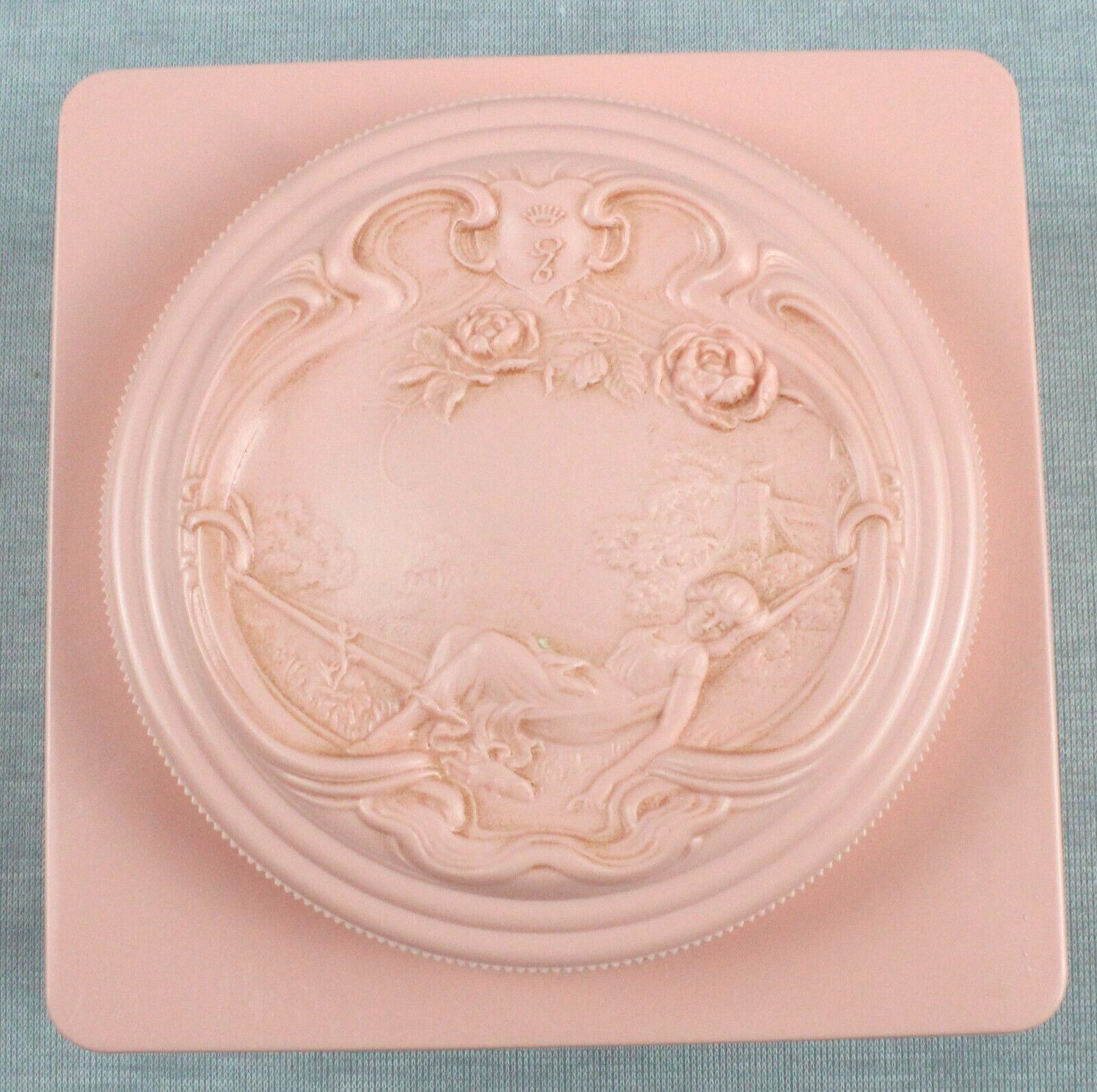 Evyan White Shoulders Bath Powder Vintage Dark Pink Sculpted Box Some powder 4x4