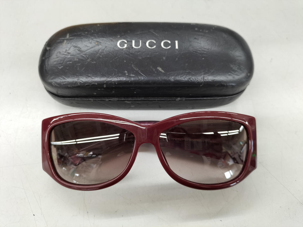 GUCCI GG2953 Gucci sunglasses red case included many scratches
