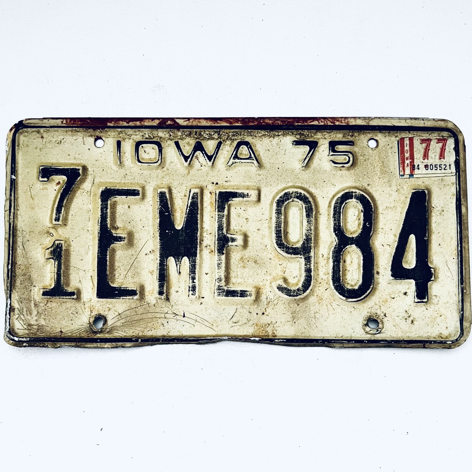 1977 United States Iowa Base Passenger License Plate 71 EME984
