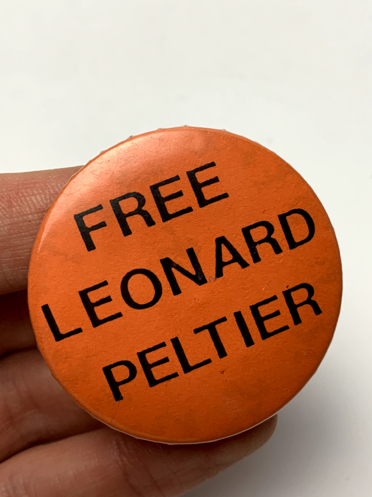  Vintage Free Leonard Peltier Social Justice Pin Button Pinback