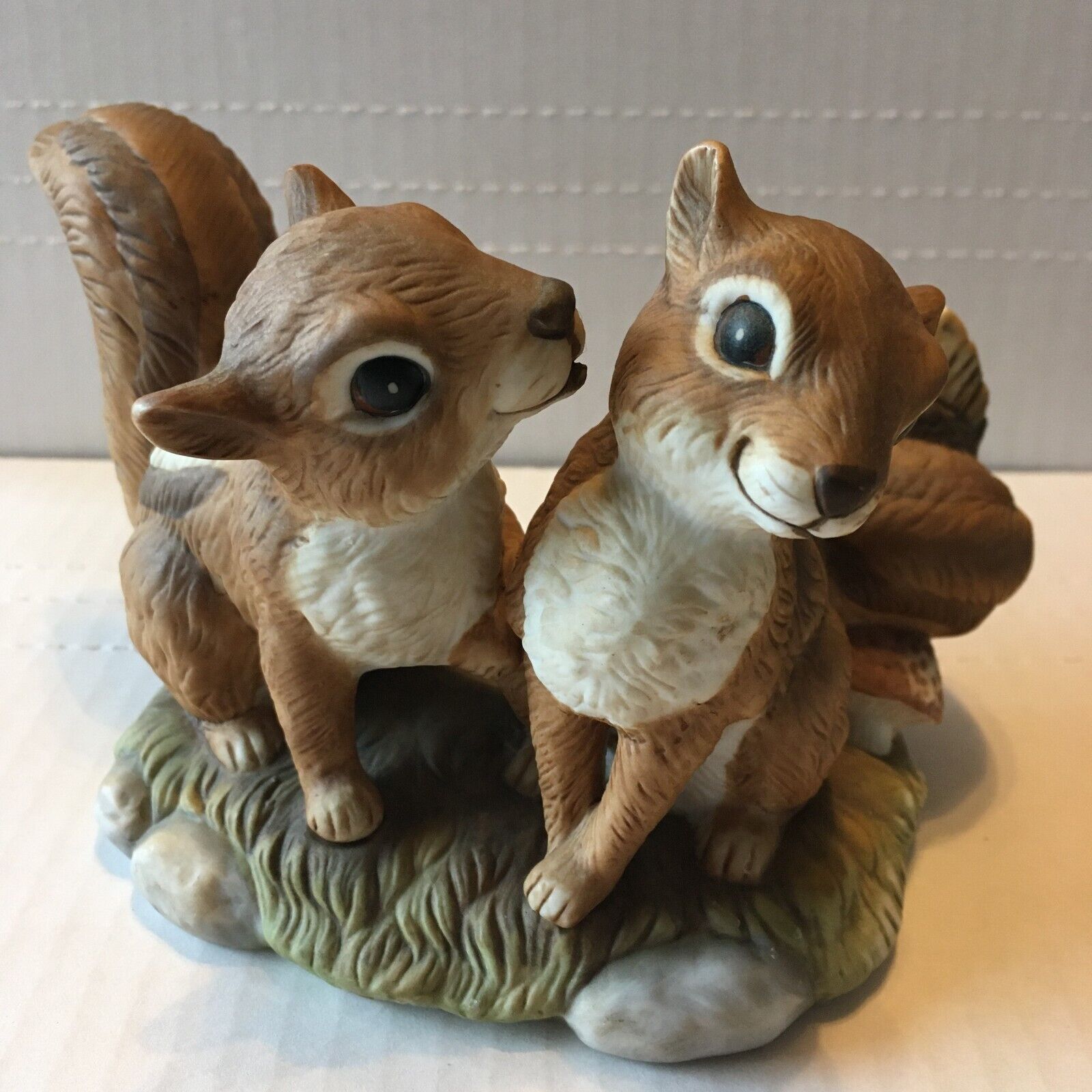 Homco Masterpiece Porcelain Sweetheart Squirrels Chipmunks 1990  Return