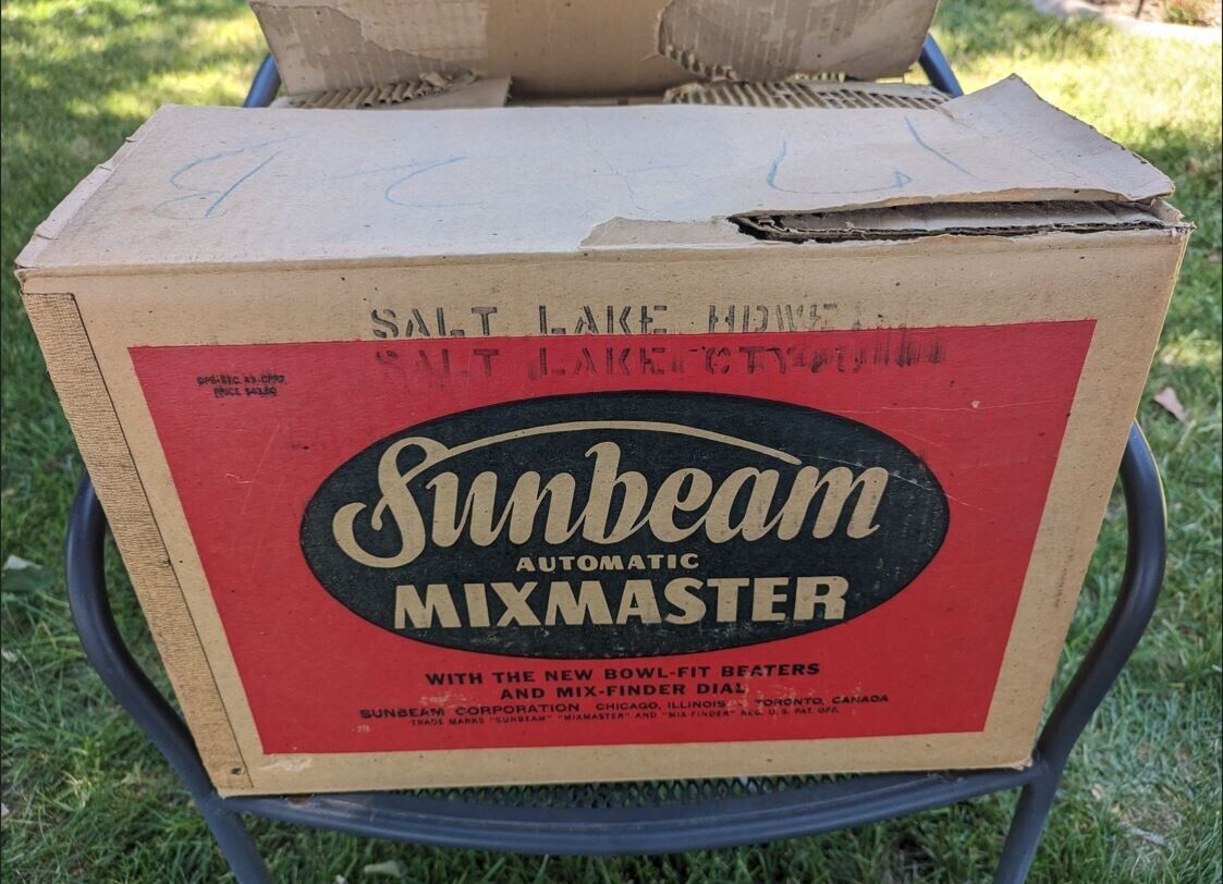 Sunbeam Vintage NOS Mixmaster model 10-W New in box. from 1953