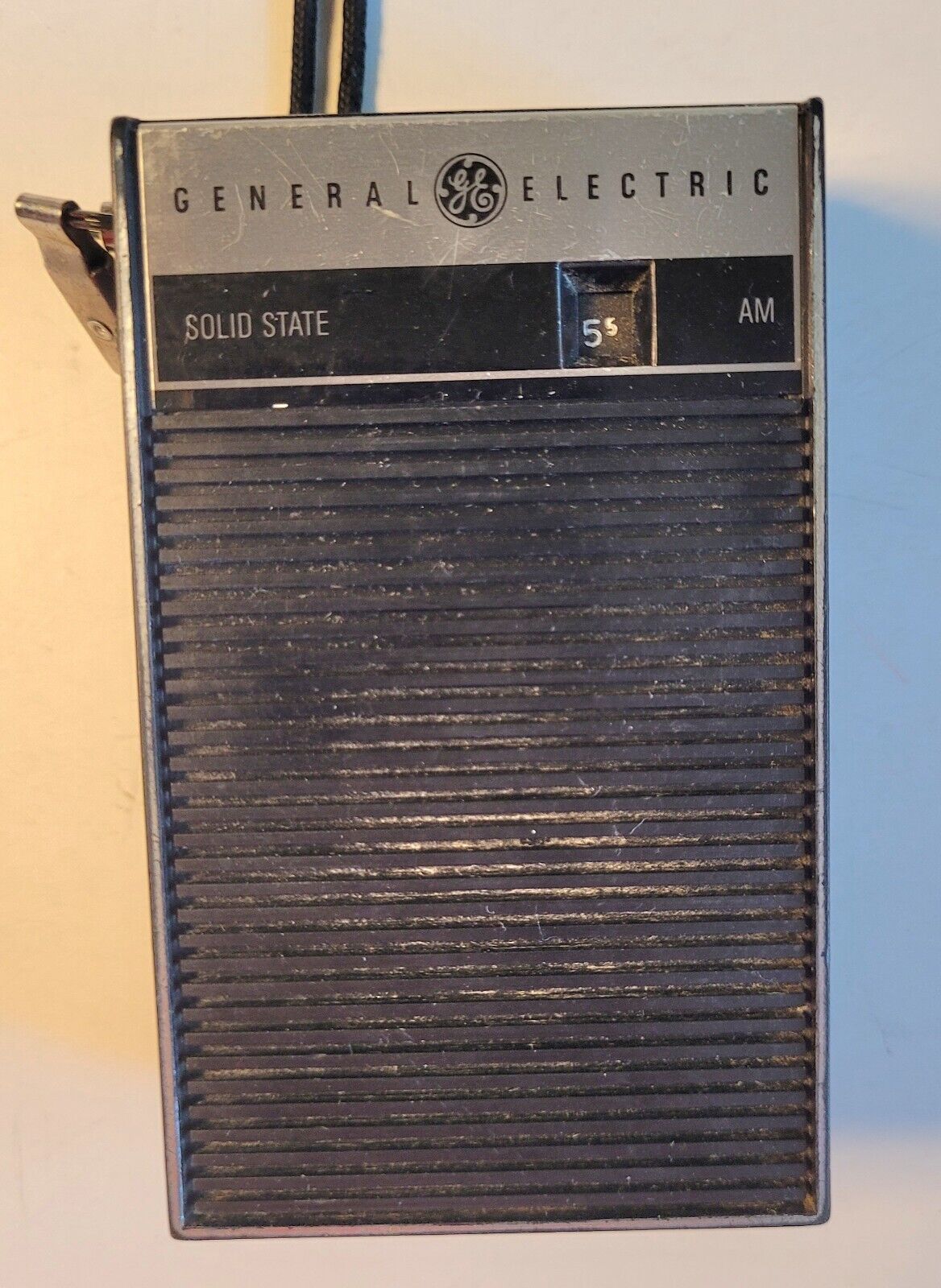 Vintage GE General Electric Solid State Transistor AM Radio - Works