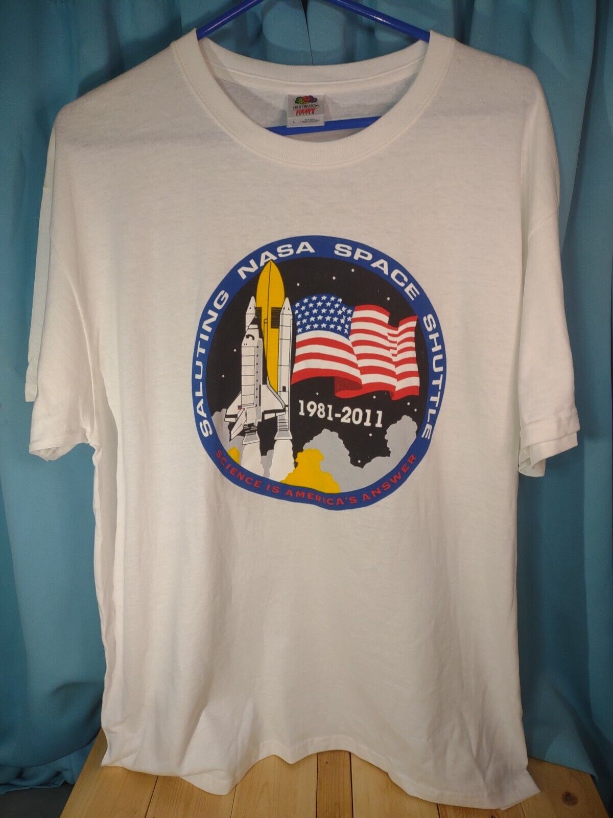 NASA Space Shuttle 1981-2011 Science Is America\'s Answer Men\'s Size L T-Shirt