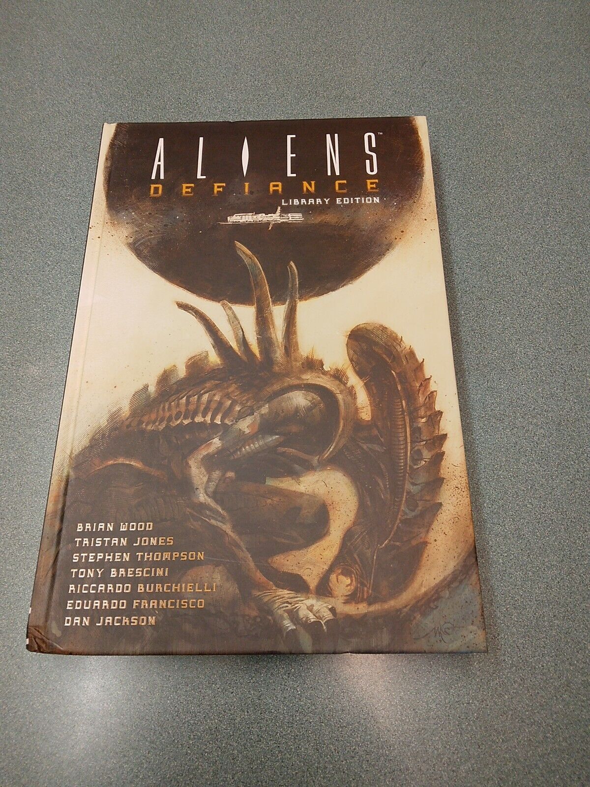 Aliens Defiance Hardcover