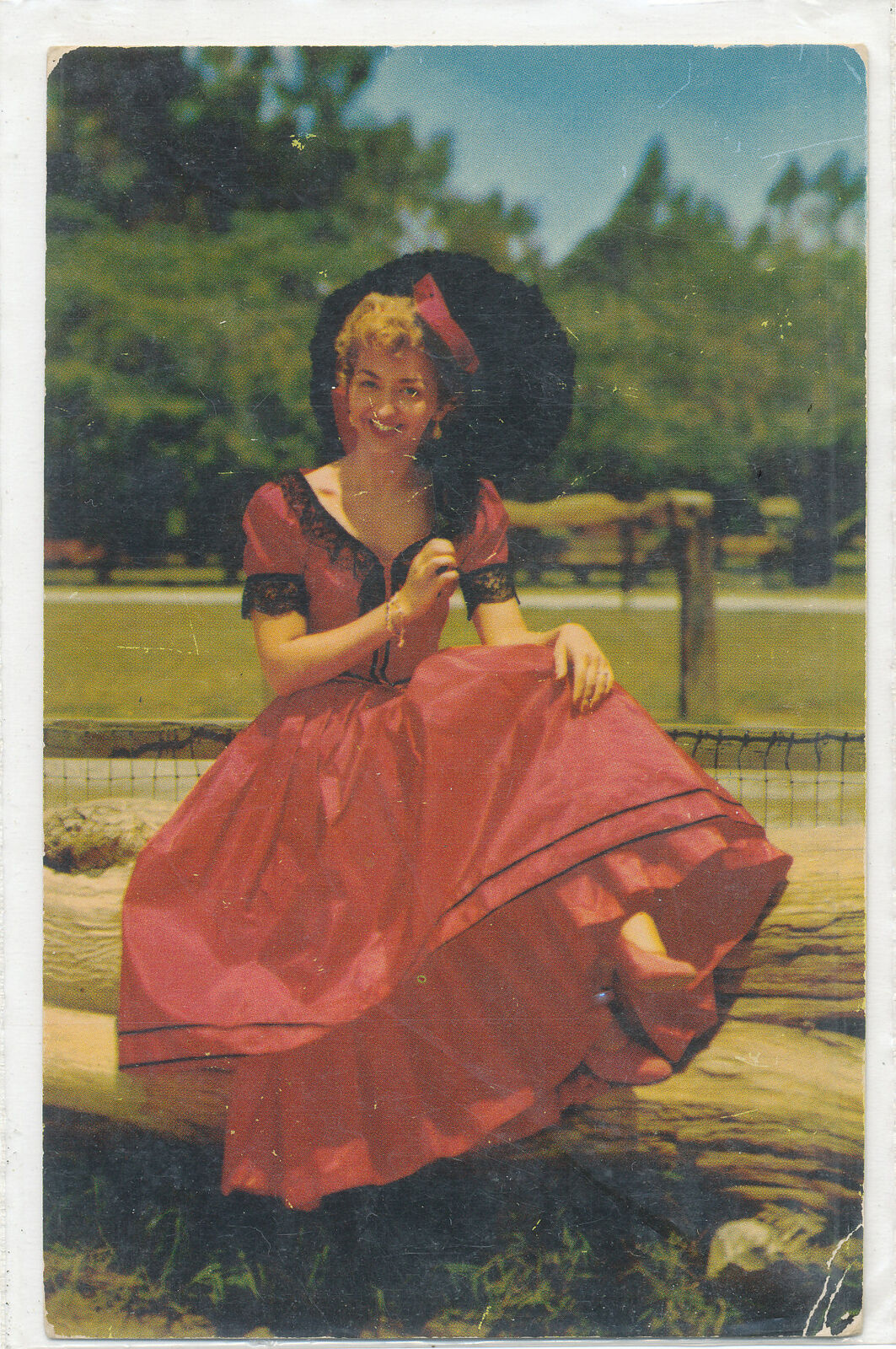Pretty Southern Belle Glenna - WOMAN WITH PARASOL - chrome postcard unused