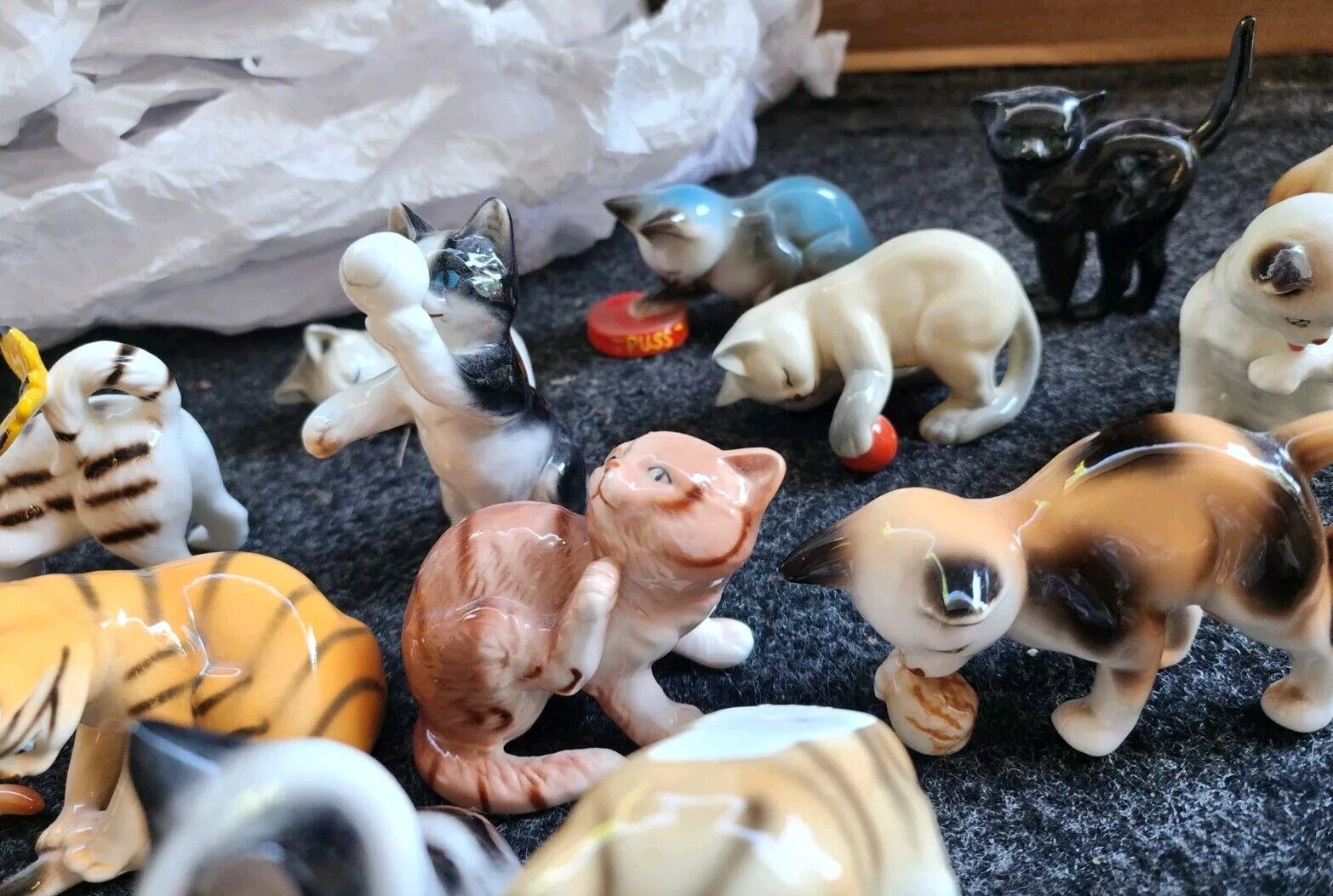 VTG Danbury Mint Cats of Character Bone China Cat Figurines Set of 27