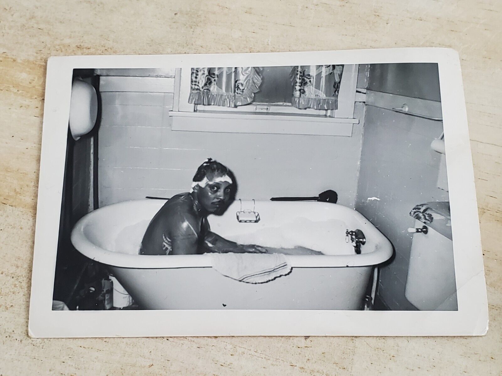 1950s VINTAGE ANGRY AFRICAN AMERICAN GROWN MAN CAUGHT IN BATHTUB SOAP ON HEAD