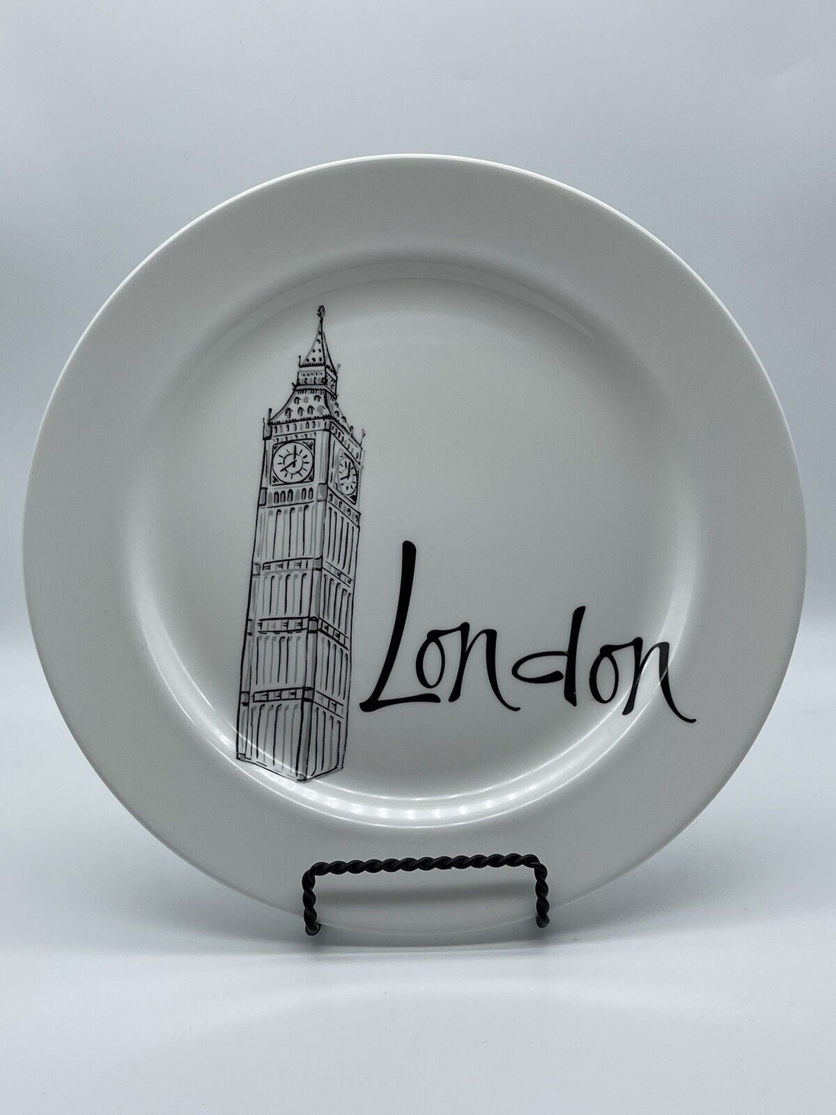 Wedgwood Grand Gourmet Bone China “London” 9 7/8” Salad/Luncheon Plate