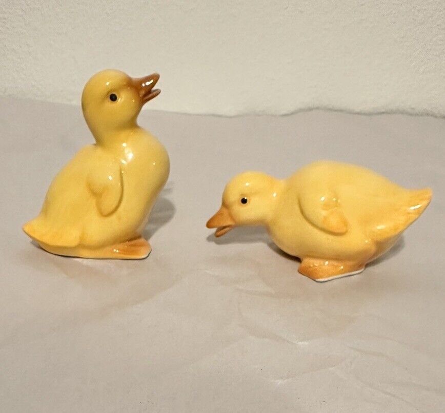 Vintage Pair of Yellow Ducks Ducklings Figurines Spring