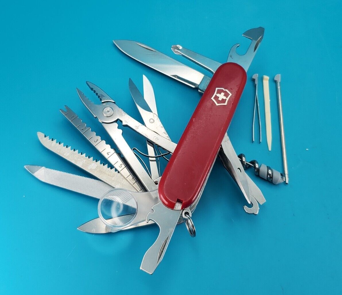 Victorinox Swiss Army SwissChamp Pocket Knife Multi-Tool, Red, 91m